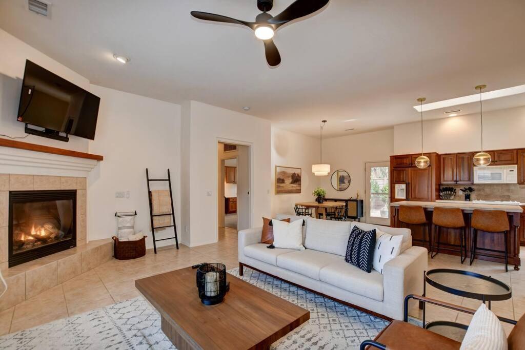 Retreat W/ Tesla Mobile Charger * Sedona