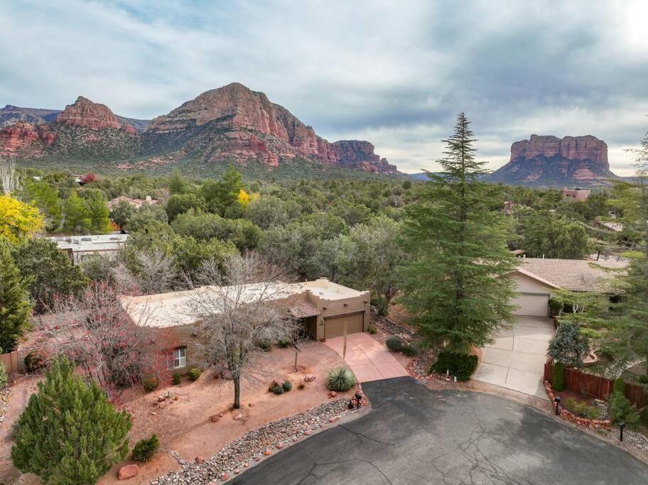 Retreat W/ Tesla Mobile Charger Sedona